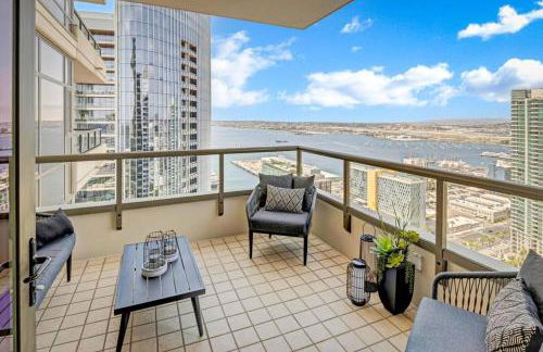 Panoramic Bay and City Views - 2BR, Pool, Gym, Parking - Foto 1