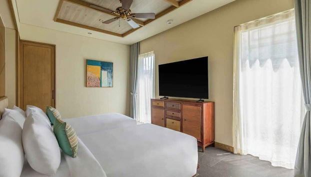 Luxe 5BR Villa: Beachfront Breakfast Pool - Foto 2, Habitación