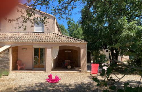 SOUS UN OLIVIER Gîte Le Mûrier, au calme avec climatisation et piscine - Foto 8