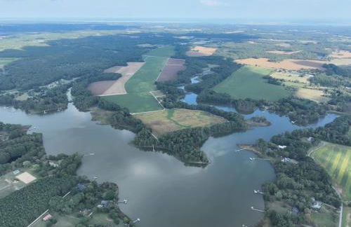 Sweet 1BDR Farm Cottage with Fire Pit and Creek View - Foto 15