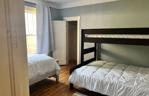 Walk to Dining Breweries and Shops Plus New Hot Tub - Foto 48