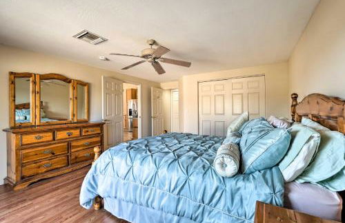 Pool and Putting Green Group Getaway in Glendale! - Foto 37