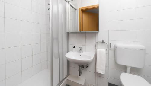 Ideal für Monteure 3 Zimmer Apartment mit Küche, Waschmaschine, Bad, WiFi, Flat TV usw - Foto 5