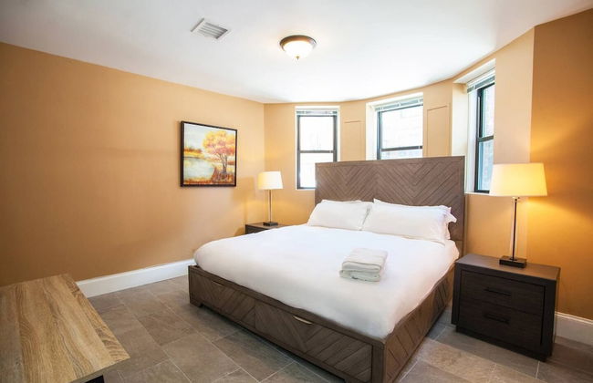 Lux Condo Near Boston - 3 King Beds 2 Bath-parking - Foto 10