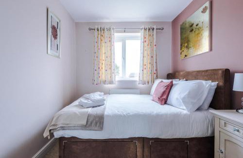 Relaxing 3 Bedroom Chester Home with garden - Photo 43