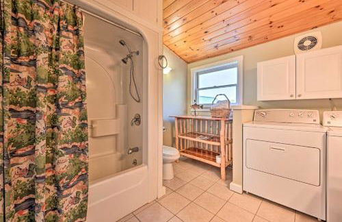 Cozy Apt with Hot Tub and Deck, 10 Mi to Stowe Resort! - Foto 15