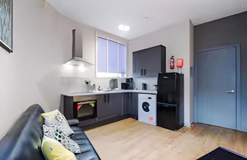 1 Bedroom Apartment in Wigan Town Centre With Free Parking, by Short Term Digs Short Lets & Serviced Accommodation - Foto 8