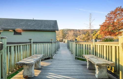 The Eagles Nest, Couples Escape - Hot Tub & Views! - Foto 52