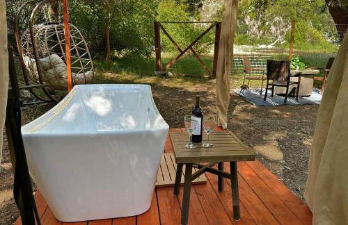 Couple’s retreat in Tiny Home w soaking tub/beach - Foto 29