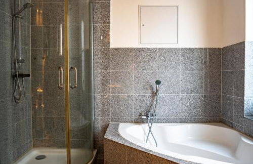 Luxus Apartment im Goetheviertel mit Badewanne, Regendusche WLAN uvm - Foto 12