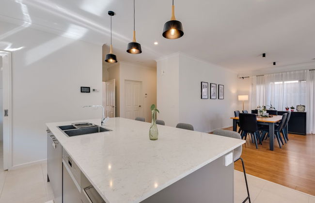 StayAU Newly Cozy Holiday House Tarneit - Foto 12