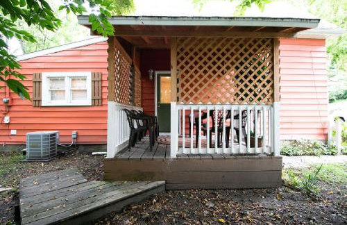 Downtown 2 Bedroom Cottage, Sleeps 6, Walking Distance to Honeywell, Downtown Restaurants, Shopping - Foto 35