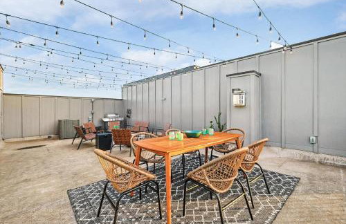 Best of The Cedars - Dallas Views Rooftop Luxury - Photo 31