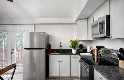 Modern Cabin w Hot Tub & Indoor Pool Gym Access! - Foto 18