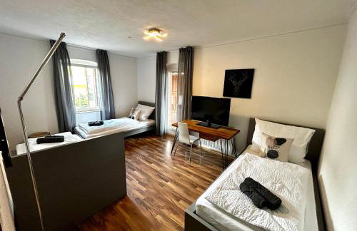 OhPardon! GAILDORF - Monteurwohnung im EG, Einzelbetten, Loggia & Garten - Foto 9