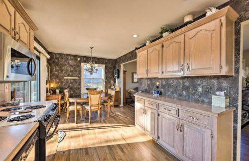 Cozy Kansas City Home with Yard - 9 Mi to Dtwn! - Foto 9