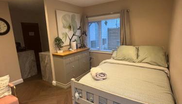 1 double bed studio with private access and parking - Photo 2