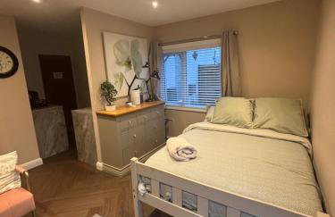 1 double bed studio with private access and parking - Photo 2