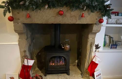 Carr’s cottage Eyam Peak District, - Photo 11