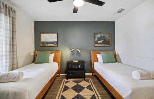 Allen Abode - 4 Bedrm Pool Fire Pit Charm - Photo 30