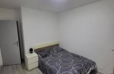 Chambre neuve dans un appartement partagé à 10 minutes du circuit - Foto 1