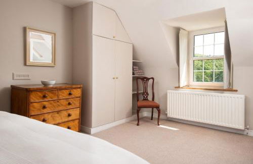 College Cottage - Photo 10