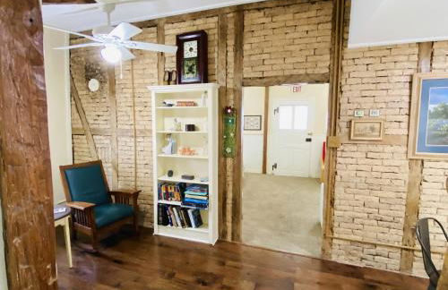 Comal Inn - Photo 35