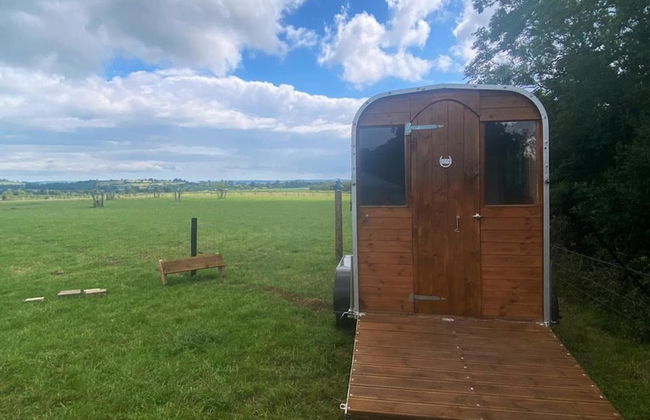 Beautiful Rural Yurt With Wood Fired hot tub - Foto 15