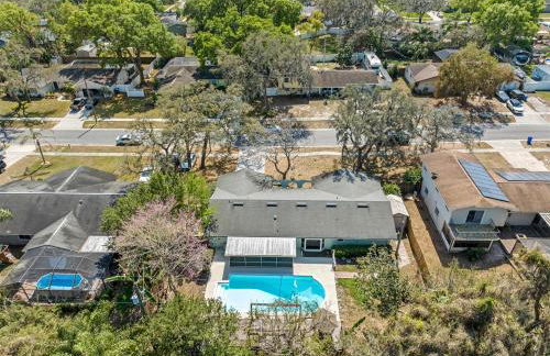 Spacious & Amazing Home w Big Pool and Patio - Photo 49