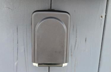 Modernes Appartement 5 km von Erfurt, mit Kaffeevollautomat, TV, WLAN, Boxspringbett, Schlafsofa und Einkaufsmöglichkeiten, sehr gute Anbindung zur A71 und A4, kostenloser öff Parkplatz für PKW und Transporter - Foto 19