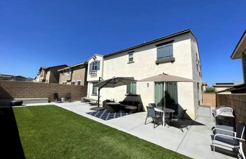 Spacious Modern Home in Sierra Lakes Fontana - Photo 17