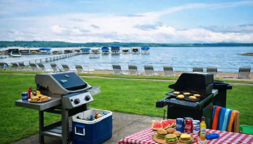 New, Spacious and charming, with a river view, conveniently located near skiing and golf - Foto 2