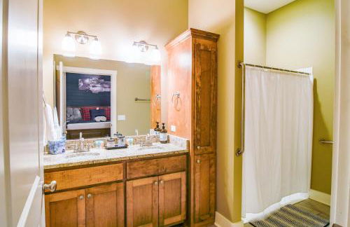 Paradise Point - 4BR Lakefront Haven Dock, Kayaks, & Cozy Firepit - Foto 52