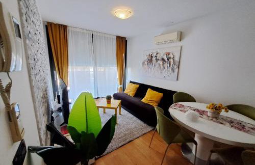 Nova Galerija Studio Ema i Apartman Anita- parking in garage - Foto 10