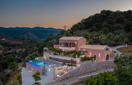 Alexandras's Mansion - Photo 1