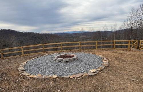 Charming Cabin with Incredible Mountain Views - Foto 43