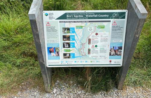 The Cwtch, Log Fire, Sleeps 6, Nr Zip World, Brecon and Bike Park Wales - Photo 53