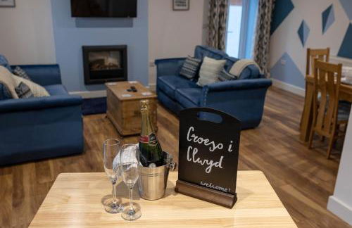 Caer Fedwen Barns Clwyd Cottage Two Bed, Barn Conversion with Private Hot Tub - Foto 5