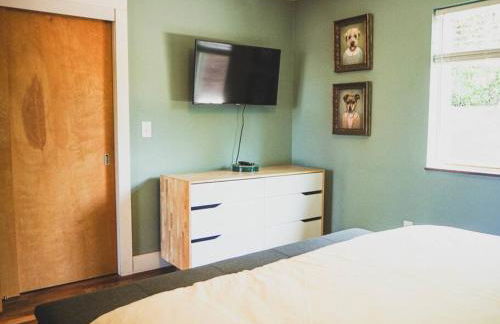 Fenced Yard, Walkable, Parking! - Photo 14