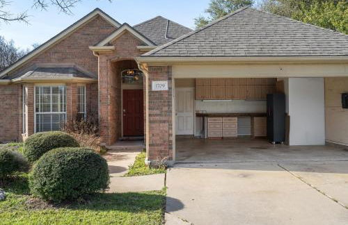 NEW! Stylish Home Arcade & Fireplace Sleeps 10 - Foto 38