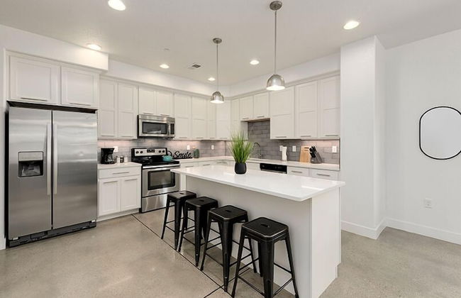 Gorgeous Townhome Steps From the Brewery District! - Foto 9