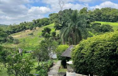 Chácara Casa Amarela - estrutura completa de lazer - ambientes elegantes e exclusivos - campo de futebol e bocha - piscina - lareiras - 10 min Rota do Vinho - Foto 12