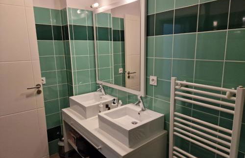 Charmant T3 plain-pied avec terrasse privée, parking gratuit et piscine à Baden - Photo 28