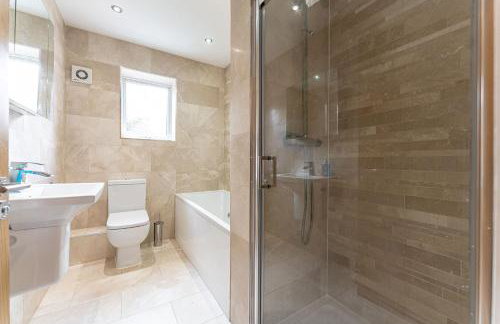 Large Home near Edgbaston Stadium, UOB & QE hospital sleeps 6 - Foto 38