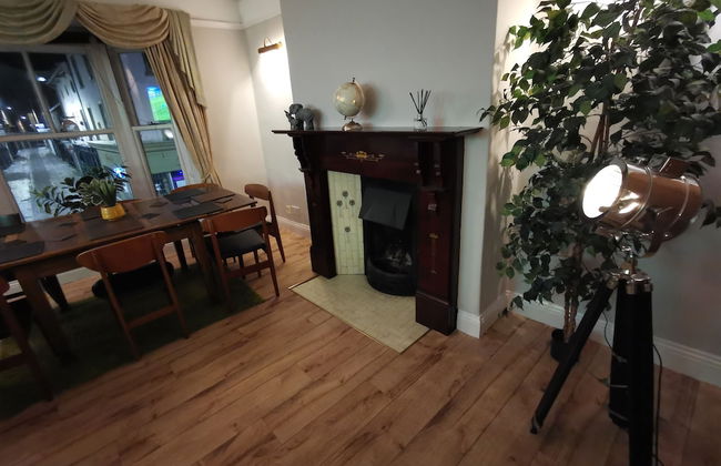 House - Sleeps up to 14 & Parking Available - Foto 10