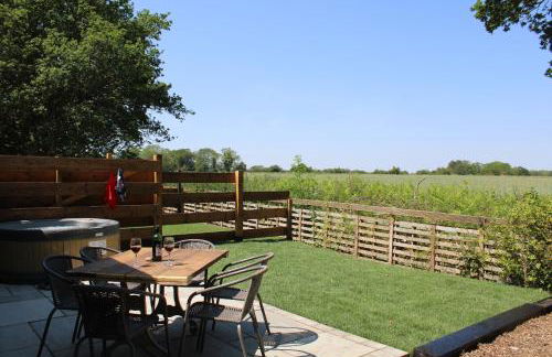 1 - Fox Burrow, Norfolk - Peaceful getaway with hot tub - Photo 7