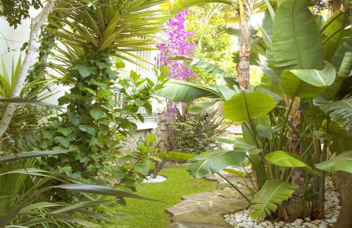 Villa de Lujo con Jardines y Piscina - Foto 37