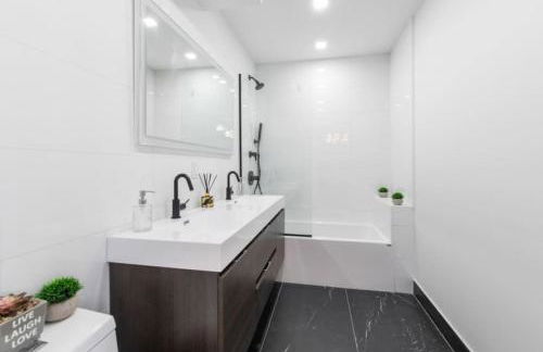 3BR Penthouse with Massive Private Rooftop - Foto 33