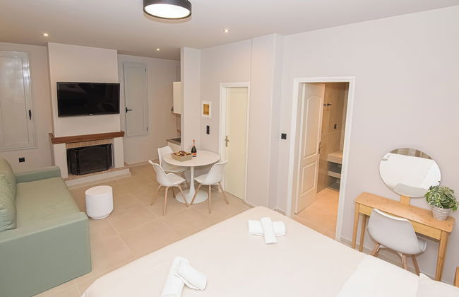 Talos Hotel Apartments - Photo 5