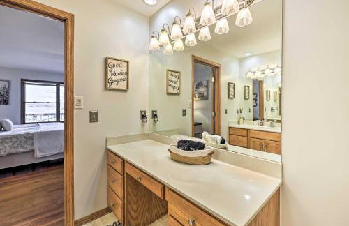 Hot Tub and Shared Dock Lakefront Grove House - Foto 16